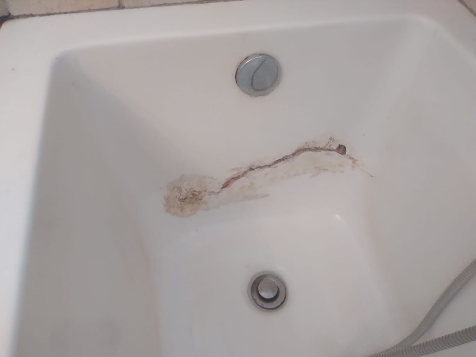 תיקון שבר אמבטיה אקרילית