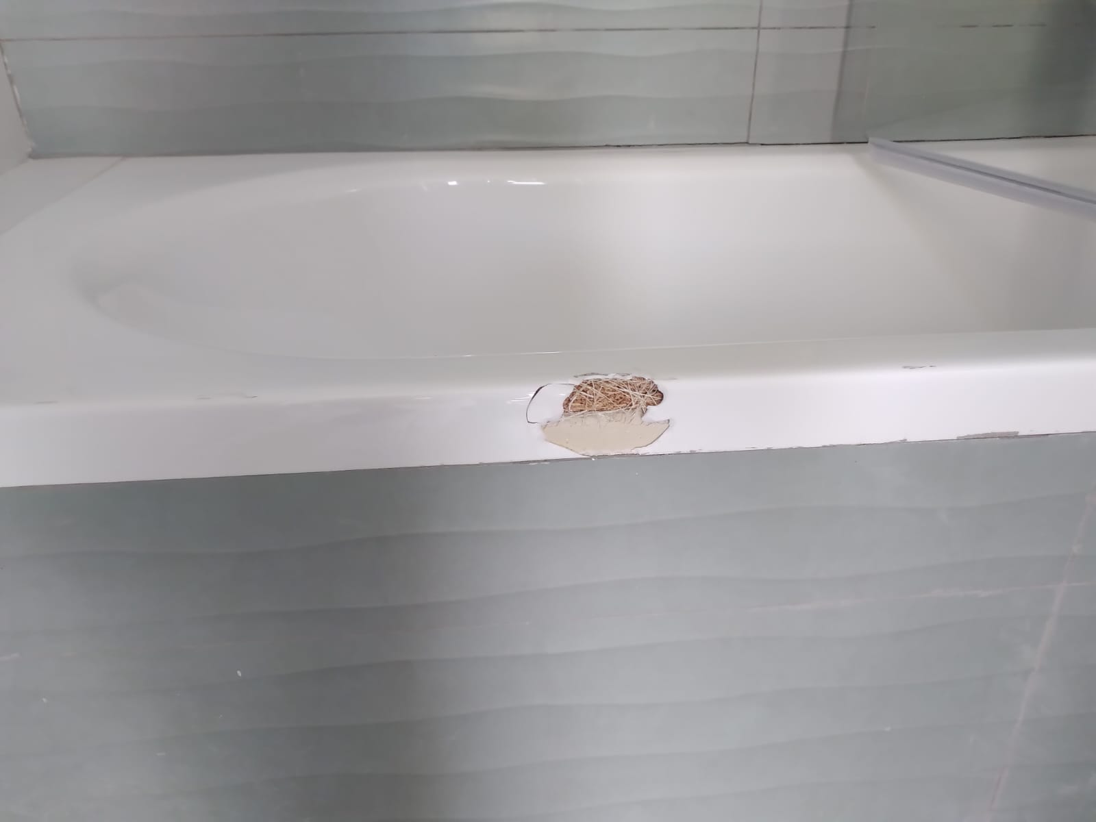 תיקון שבר באמבטיה אקרילית