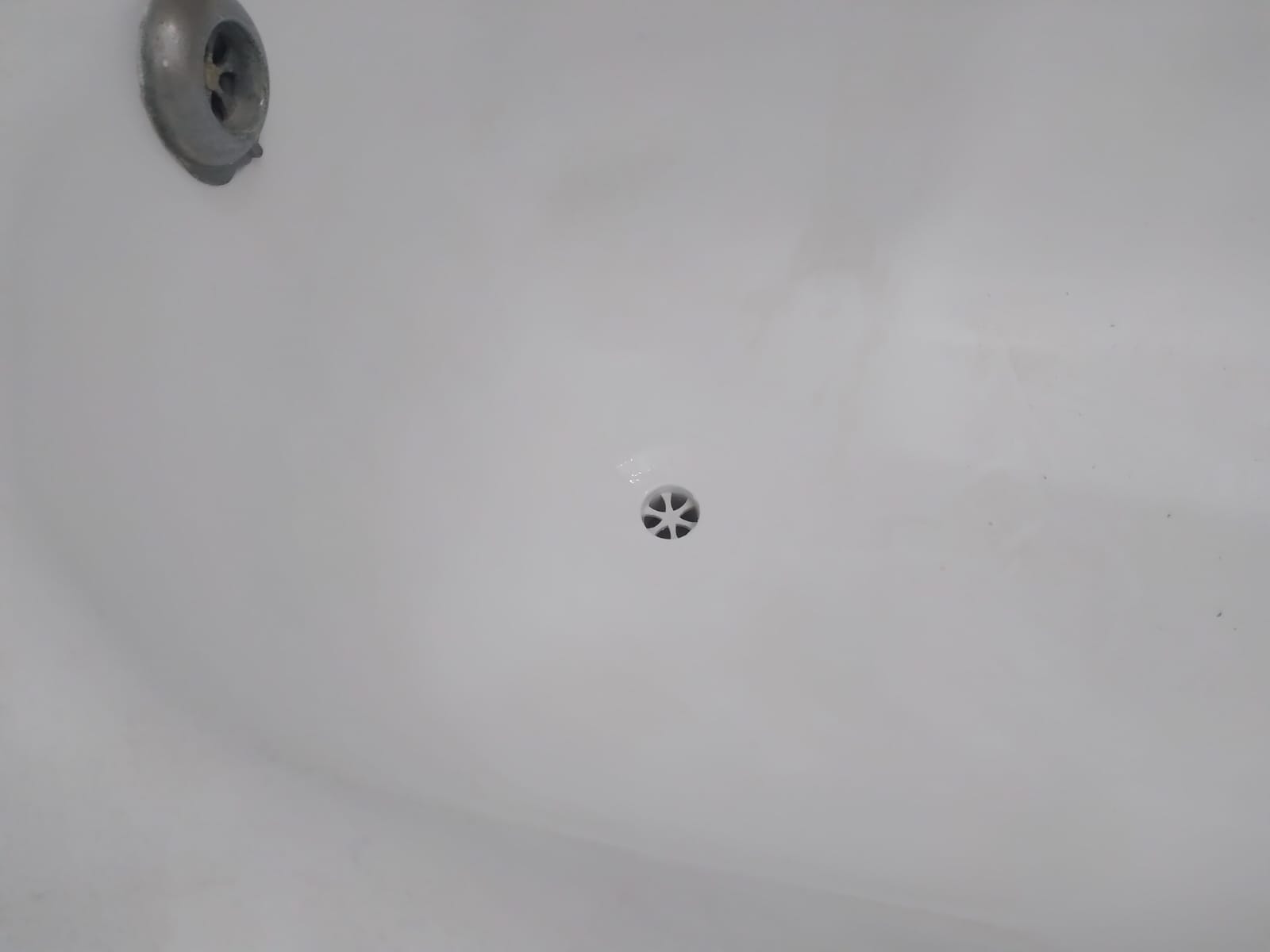 תיקון חלודה בניקוז האמבטיה